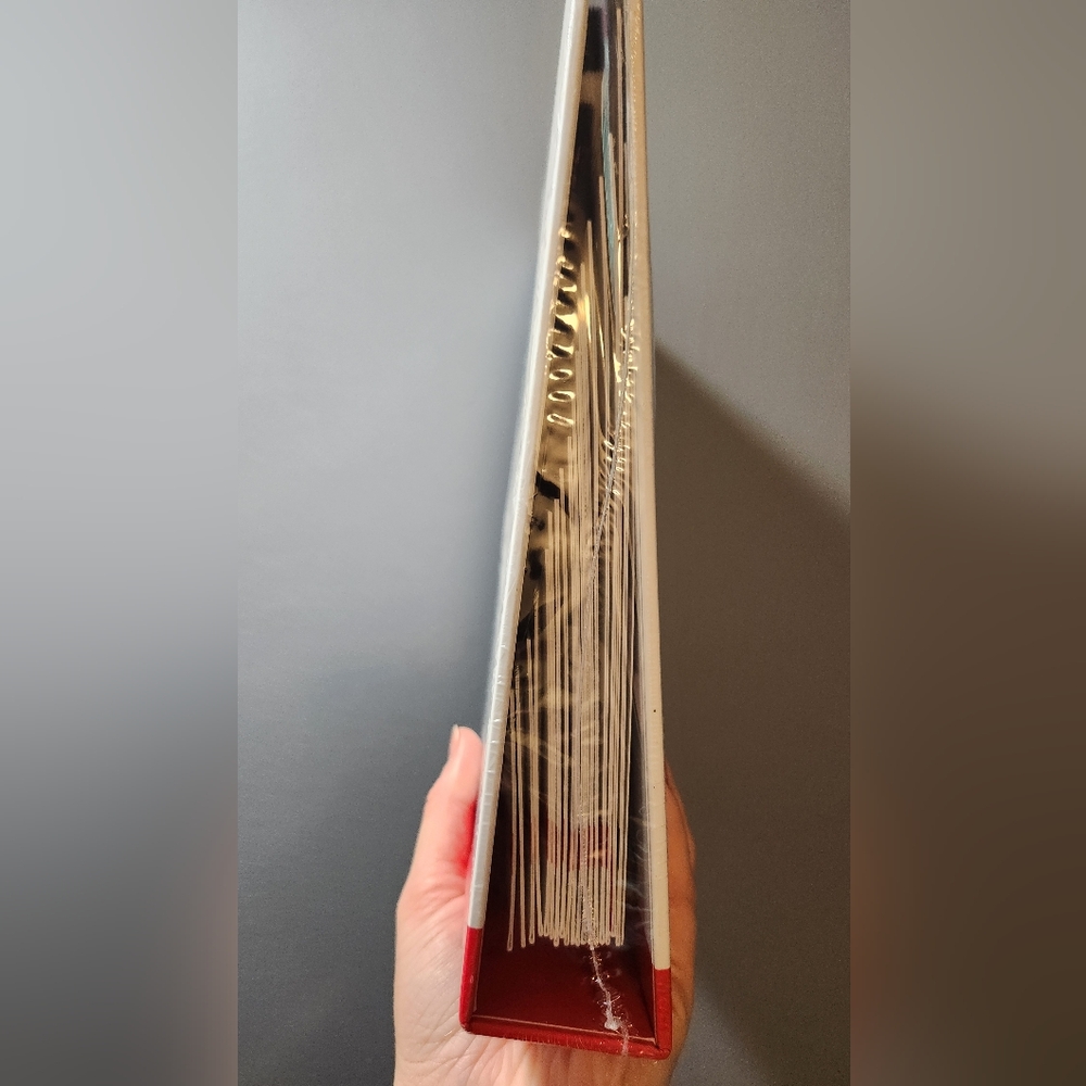 Calura gloss demi shade book